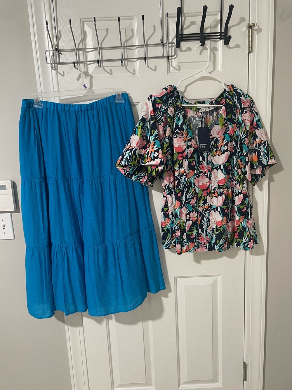 Teal Tiered Skirt & Floral Black V-Neck Blouse xl nwt